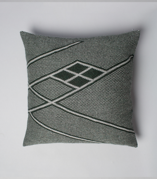 Square pillow with a green and grey design featuring the Che symbol