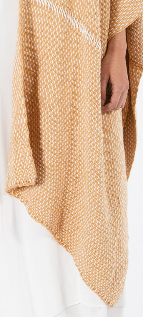 Lineas Shawl: Straight Pima cotton - desert apricot with ivory (detail)